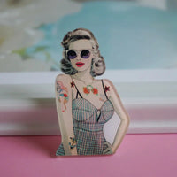 Broche acrylique Pin-up